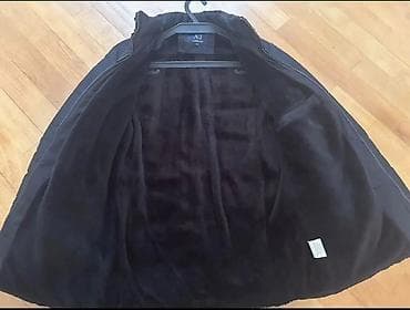 Kurtkalar: Faux xəz astarı olan qara rəngli kişi gödəkçəsi. Bu gödəkçə soyuq — 3