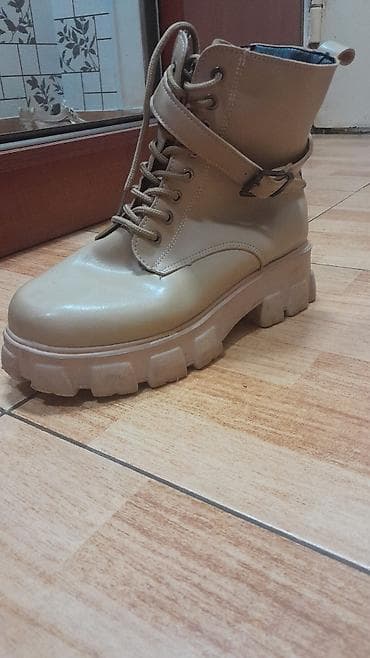 Размер: 40, цвет - Золотой, Б/у