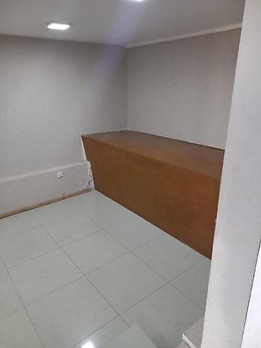 butikler: Obyekt – yarımzirzəmi səviyyəsində, ayrıca girişli kommersiya sahəsi — 4