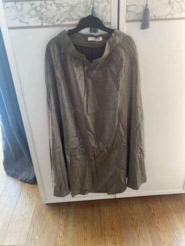 çəhrayı qadın köynəkləri: Boz gumuşu rəngdə, dest yumru yaxa kəsimi və geniş qolları var. Arxa — 2