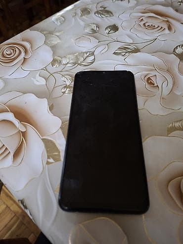 Smartfon (model göstərilməyib) - Rəng: qara - Korpus: yığcam, incə