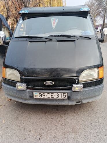 Volkswagen: Məhsul: Miniven/Van avtomobilləri 1) KIA Carnival (ağ, arxa görüntü) — 3
