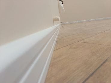 plintus plastik: Ağ rəngli döşəmə plintusu - Material: MDF/PP əsaslı dekorativ plintus — 5