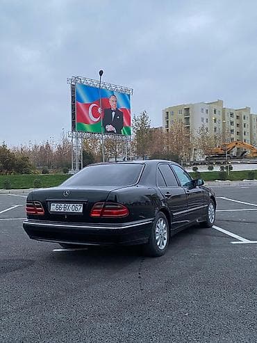 prado farası: Mercedes-Benz E-Class: 2.7 l | 2000 il Sedan — 2