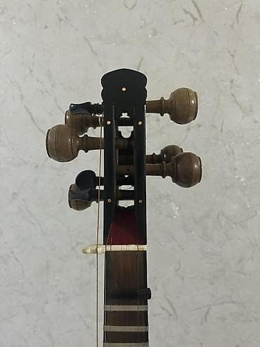 zerb aleti: Tar - Milli simli musiqi aləti, klassik formalı. - Korpus: bütöv — 5