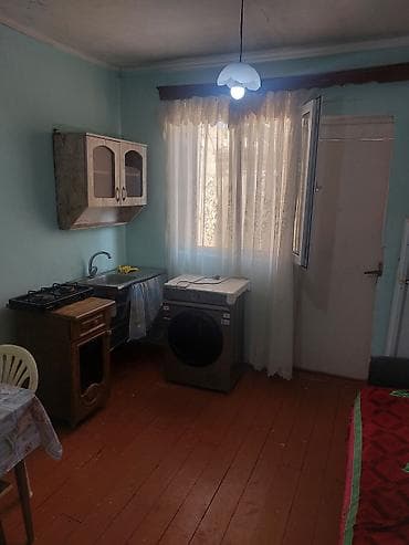 Sabunçu rayonu.Bakıxanov qəsəbəsi.(Razin).Təmirli bir otaq,bir kuxna