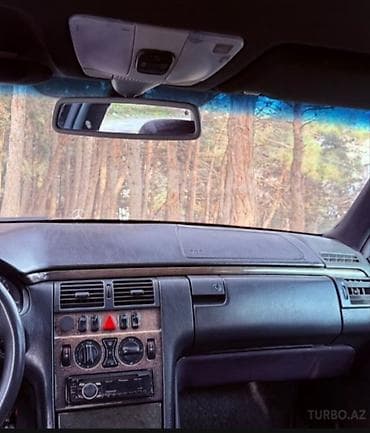 arxa baqaj: Mercedes-Benz E 240: 2.4 l | 2000 il Sedan — 5