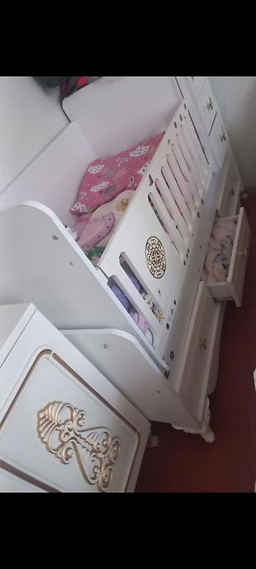 Oğlan və qız üçün, Dördbucaq, Beşik, Yellənmə mexanizmsiz