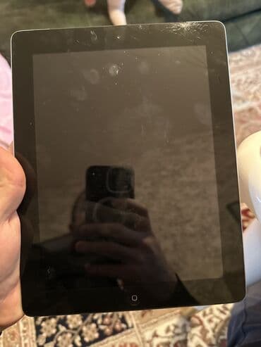 ipad 9 ikinci el: Tam işlək ipad 4 . Sağ yuxarı küncündə sınıq var. İşləməyinə problem — 3