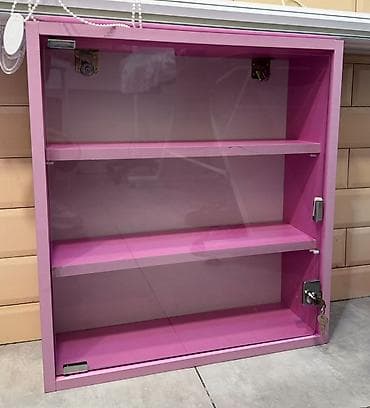 Şüşəli dolab vitrini, İşlənmiş, Ünvandan götürmə