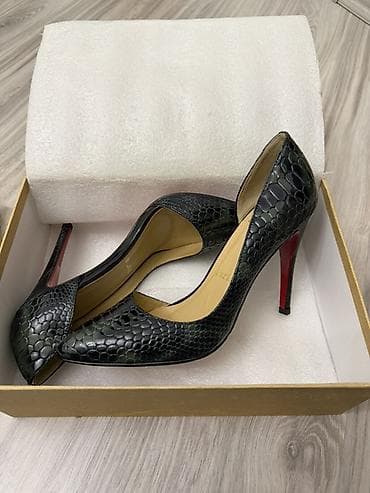 Qadın ayaqqabısı – klassik stiletto Ayaqqabi yenidi, geyinilmeyib