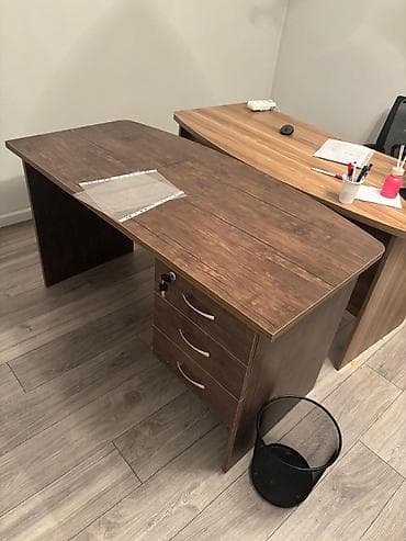 ucuz plastik: Ofis mebelləri satılır – təcili - İş masaları: 3 ədəd 1) Tünd — 1