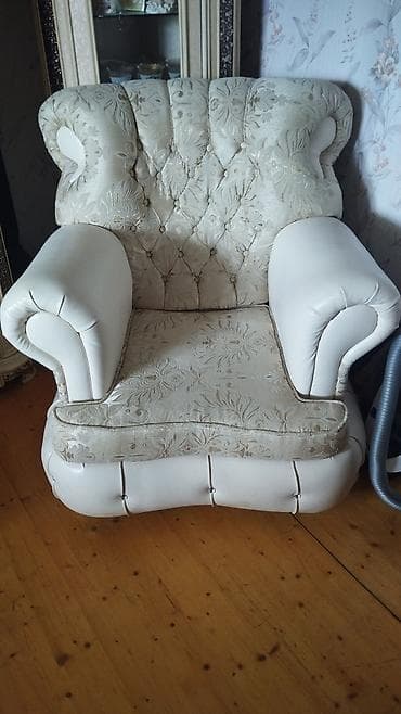 Klassik üslubda yumşaq qoltuq - Rəng: krem/ivory tonları - Material