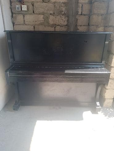 bayan aləti: 2 pedallı "KUBAN" pianosu. Bütün dilləri yerindədir. Simlərində, bel — 1