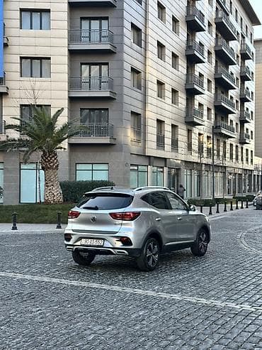 smart forfour: MG ZS, benzinli kompakt krossover Xüsusiyyətlər: - Kuzov: 5 qapılı — 7