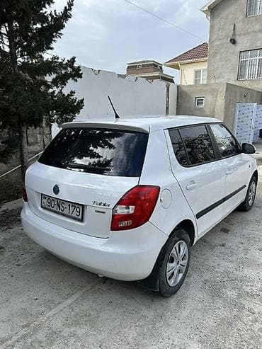 teker 19: Skoda Fabia: 1.6 l | 2012 il 264931 km Hetçbek — 4