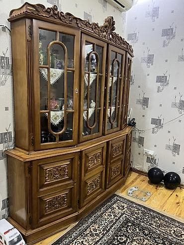 Rəf vitrinləri: Şüşəli dolab vitrini — 3