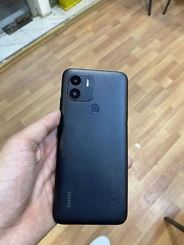 Redmi smartfon - Rəng: Qara, mat teksturalı arxa qapaq - Ekran: Tam