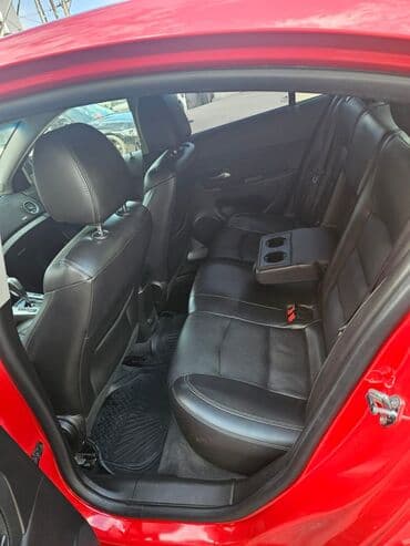 продажа дешевых автомобилей: Chevrolet Cruze LT sedan – parlaq qırmızı rəngdə, qara rəngli 17'' — 7