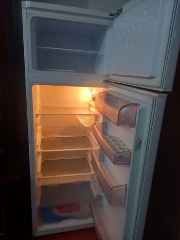 i̇şıqlandırma: İşlənmiş 2 qapılı Beko Soyuducu Satılır, rəng - Ağ, Təkərli — 2