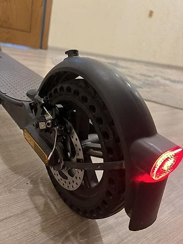 satt: İşlənmiş Elektrik samokat 8", 501 - 750 Vt, 26 - 35 km/s, Ünvandan götürmə — 5