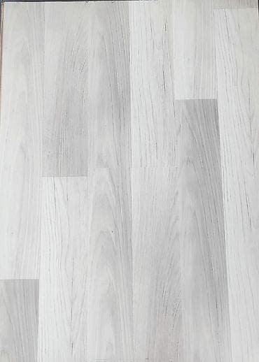 Ağac imitasiyalı, açıq boz rəngli laminat döşəmə panelləri. Bu lalafo.az -da Ağac imitasiyalı, açıq boz rəngli laminat döşəmə panelləri. Bu