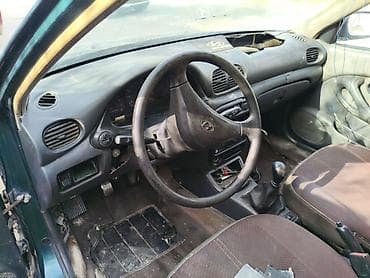 əllə çəkilmiş maşın şəkilləri: Satılır: köhnə sedan avtomobil (ehtiyat hissələri üçün) Xüsusiyyətlər — 7