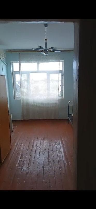 Mənzillər: Mənzil ailəyə verilir qiyməti 400 manat ofis haqqi 120 manat. soyuducu — 3