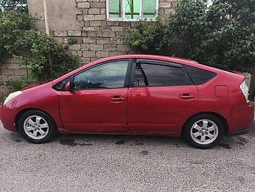 Toyota Prius (2-ci nəsil) hibrid hetçbek - Rəng: qırmızı - Kuzov: 5