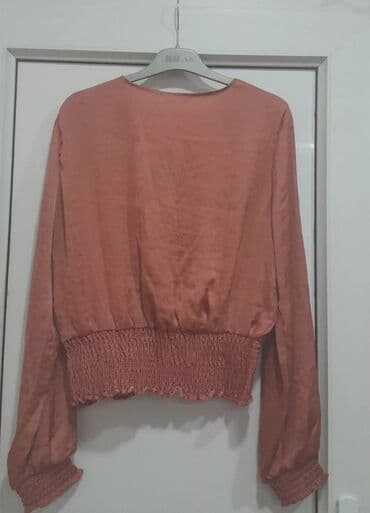 atlas koynekler: Yenidir,yumşaq atlas,heç geyinilmeyib.XL razmerdir.15 manata — 2