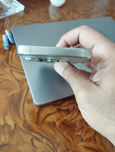 ipad pro: IPhone 15 Pro, 256 GB, Natural Titanium, Face ID — 3