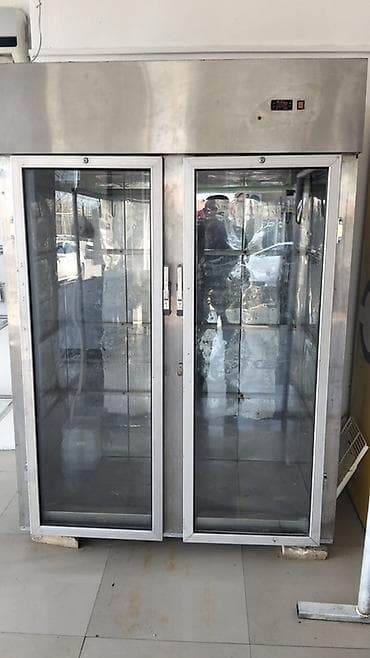 İki qapılı vitrin tipli soyuducu - Paslanmayan poladdan korpus, ön