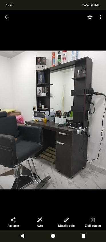 Bərbər güzgülü stol dəsti - Tünd rəngli, geniş iş səthinə malik