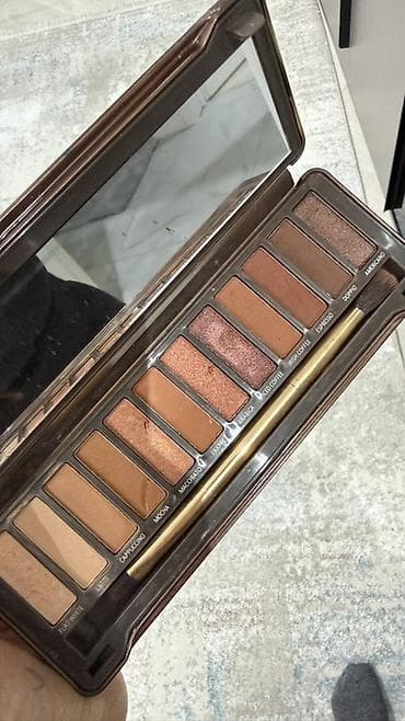 Göz kölgələri, Eveline