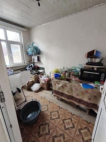 razın: Satilir:4 otaqlı mənzil heyet evi.Oz şexsi evimdir.3 yataq otagi,1 — 8