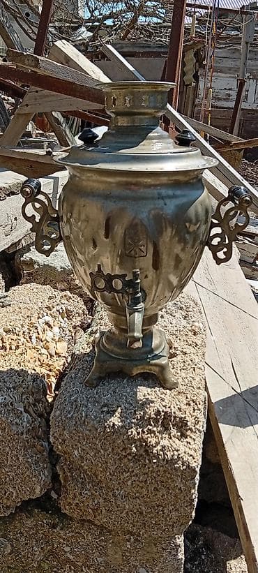 Klassik kömürlü samovar - Material: metal (mis/bronz tonlarında)