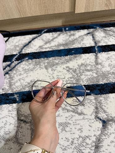 Şəxsi əşyalar: Titanium çərçivəli optik eynək - Material: yüngül və davamlı titan — 3
