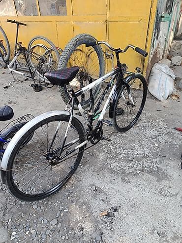 velosiped 28 type 1: Şəhər tipli iki ədəd velosiped satılır. 1) Qara rəngli klassik — 2
