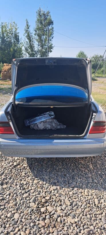 e 190 mercedes: Mercedes-Benz E 220: 2.2 l | 2000 il Sedan — 5