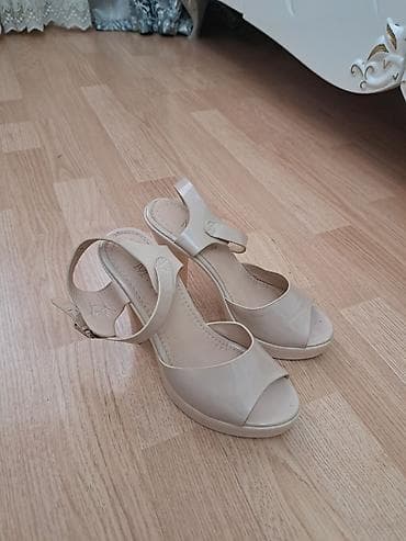 Личные вещи: Bej rəngli qadın sandaleti - Model: Açıq burunlu, platformalı — 3