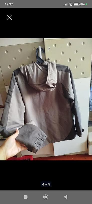 jaketler kisi ucun: Kişi üçün yüngül küləkkeçirməz jaket - Rəng: bozun iki tonu (açıq və — 2