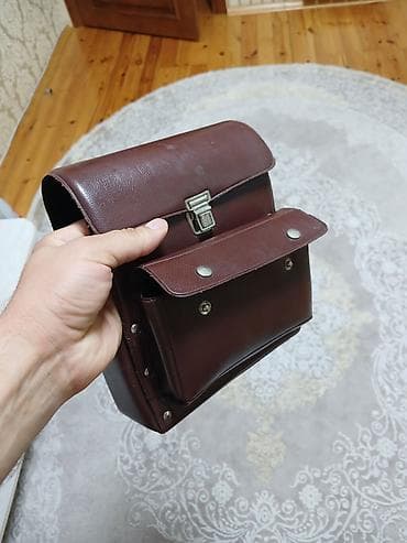 Наручные часы: Qedimi çantalar 1970 ci ilin çantasi 2 si bir yerde 100 manat — 1