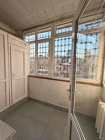 аренда под офис: Ofis kimi mənzil icarəyə verilir 4 otaqlı köhnə tikili 140 m², 28 May — 7