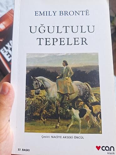 Məhsul: Kitab – “Uğultulu Təpələr” (Emily Brontë) Dil: Türkcə tərcümə