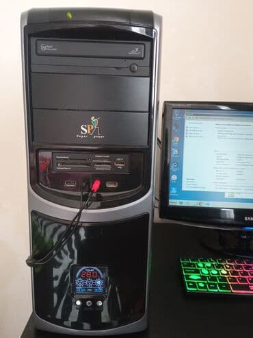 Masaüstü kompüterlər və iş stansiyaları: Samsung monitoru, qara rəngli klaviaturası, siçanı və qulaqlıqları ilə — 10