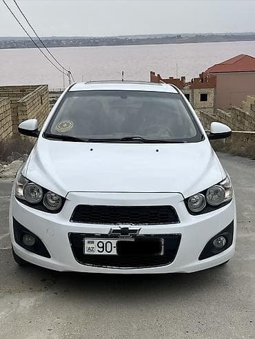 bmw e34 turbo: Chevrolet Aveo sedan – ağ rəngdə, 4 qapılı, şəhər üçün çevik və — 2