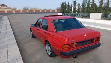 Mercedes-Benz 190: 2 l | 1993 il Sedan