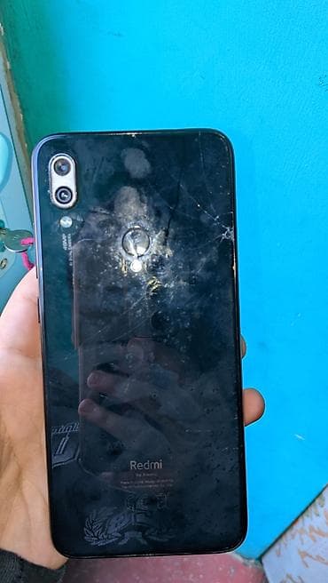 Xiaomi Redmi (arxa qapaqda “Redmi by Xiaomi” yazısı olan model)