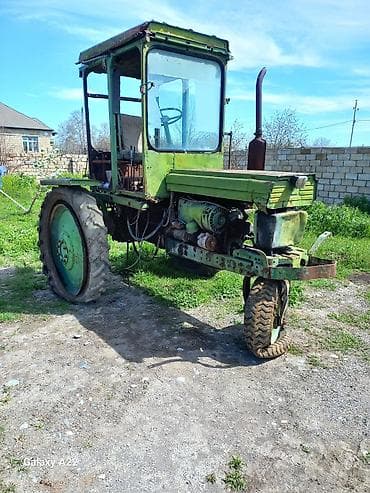 kafe avadanliqi: Tək ön təkərli, kabinəli yaşıl kənd təsərrüfatı traktoru — 1