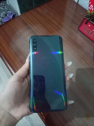 Техника и электроника: Samsung Galaxy A50, цвет - Черный, Две SIM карты — 1